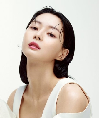 权娜拉新杂志写真曝光90后的出水芙蓉，权娜拉和李钟硕没恋情