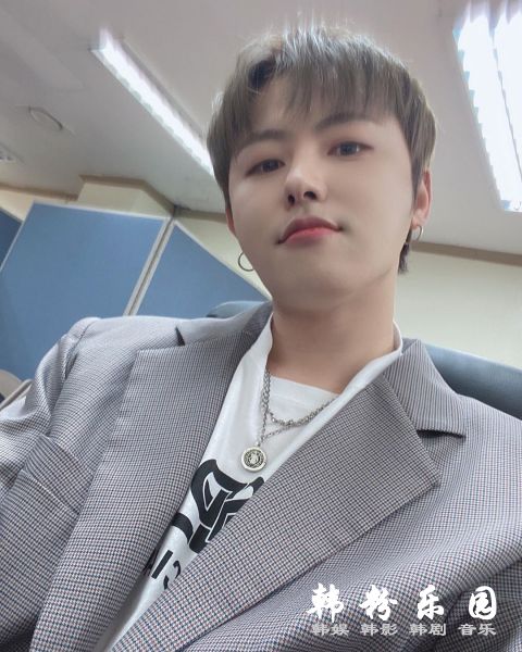 Block B 中第三人　有权 18 日以现役身份入伍!