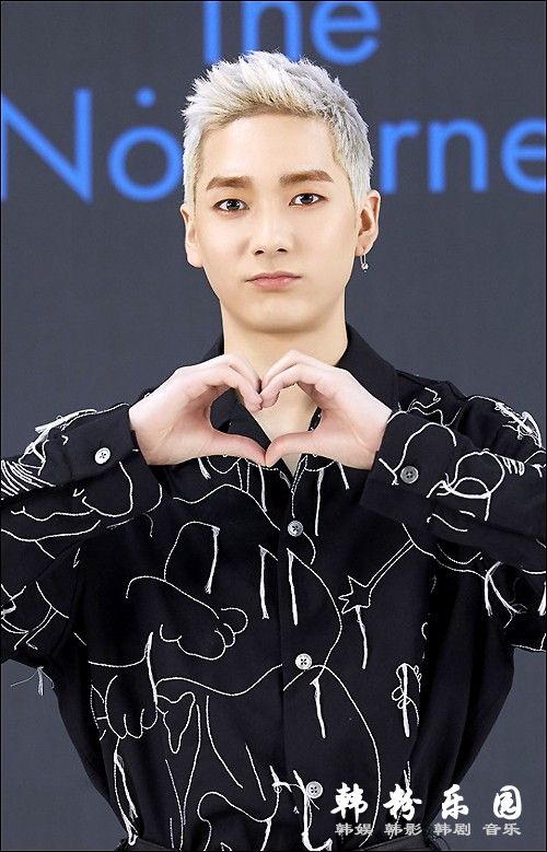 韩男团NU'EST举行第8张迷你专辑发布会