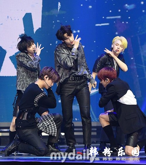 韩男团TOMORROW X TOGETHER新专辑发布会