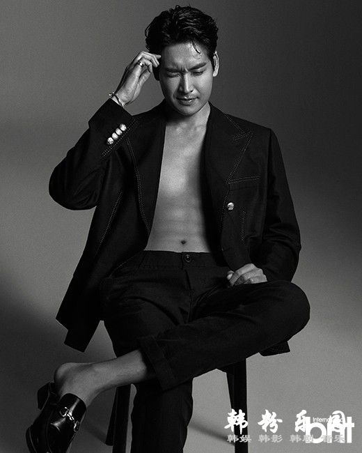 郑糠云 秀身材展现成熟性感魅力 最新杂志写真曝光 