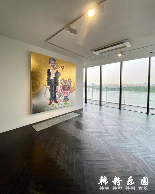 BIGBANG成员TOP 在社交网站公布豪宅照片