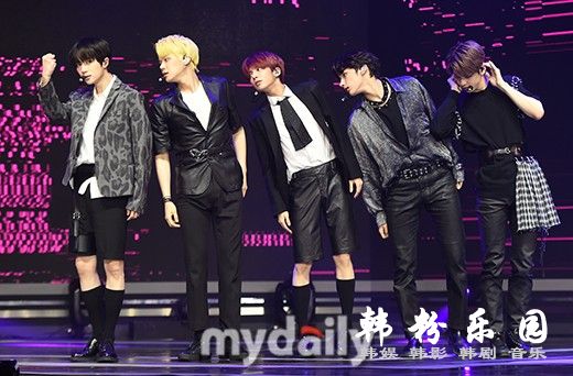 韩男团TOMORROW X TOGETHER新专辑发布会