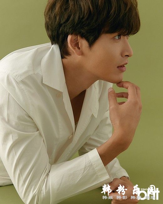 郑糠云 秀身材展现成熟性感魅力 最新杂志写真曝光 