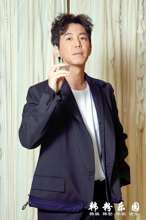 JTBC新剧《双甲路边摊》黄正音出席发布会