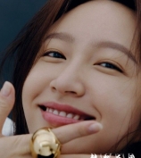 Hani 甜美笑容展现温暖恬静气质 最新写真曝光