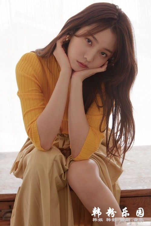 尹素熙 笑容甜美少女感十足 最新杂志写真曝光