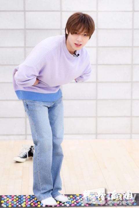 朴志训演出网漫作品《恋爱革命》变身撒娇男友