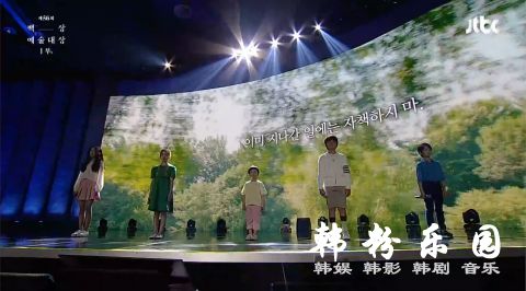 儿童演员们演唱《那些理所当然》台下的都落泪了