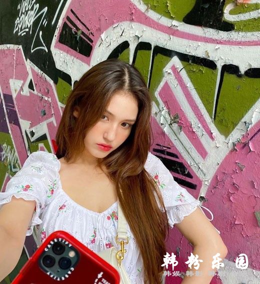 全昭弥 白色蛋糕褶连衣裙清纯可爱 晒甜美近照