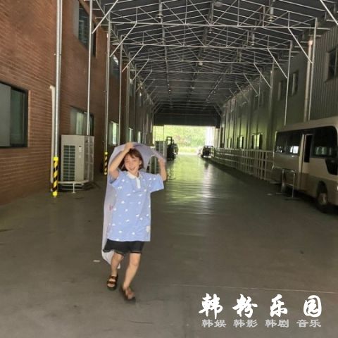 朴真珠 我也收到咖啡车  超开心咖啡零食车认证照