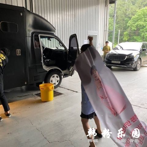 朴真珠 我也收到咖啡车  超开心咖啡零食车认证照