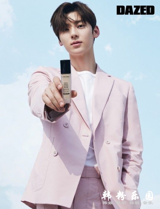 韩男团NU'EST黄旼炫 最新写真杂志曝光