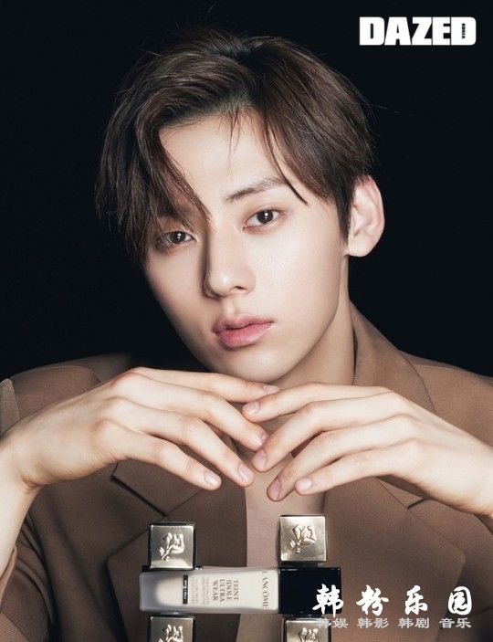 韩男团NU'EST黄旼炫 最新写真杂志曝光
