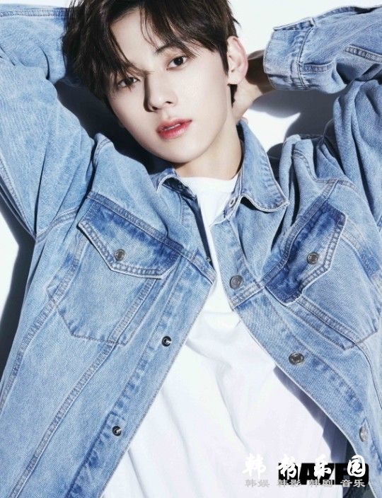 韩男团NU'EST黄旼炫 最新写真杂志曝光