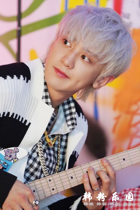 EXO 灿烈出演音乐电影《The Box》饰演歌手志愿生