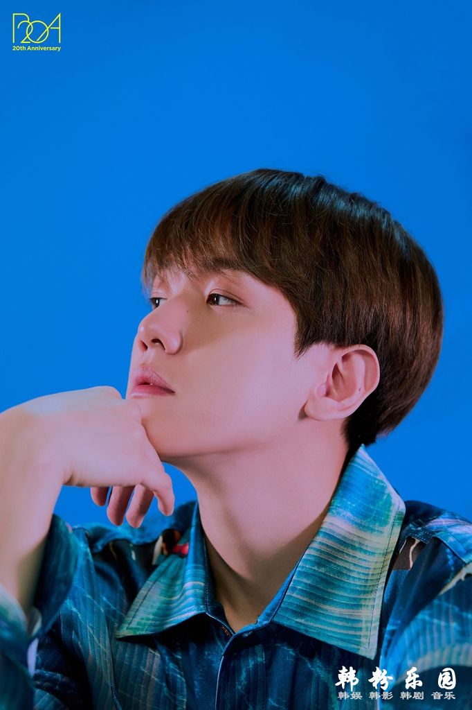 边伯贤献唱《空中花园》为纪念宝儿出道20周年