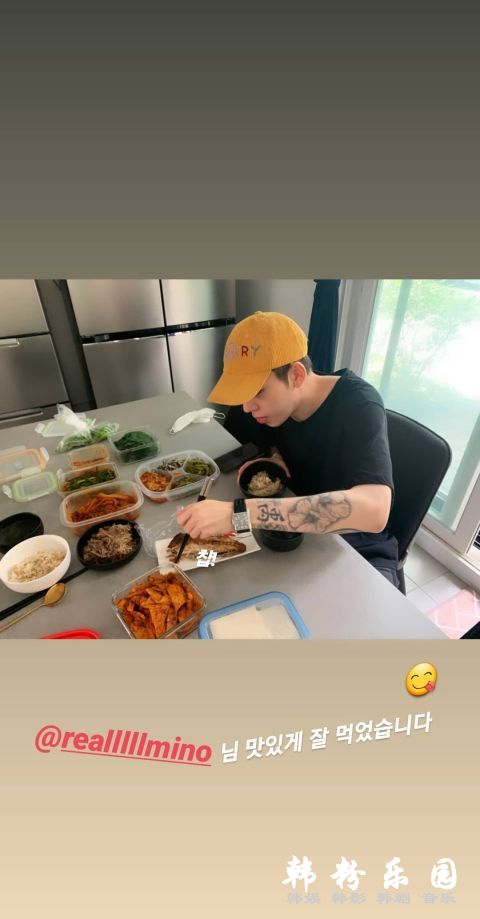 Zico入伍在即宋旻浩亲自下厨准备一桌子饭菜 太香了